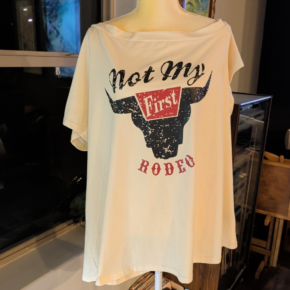 Women's Cream Graphic Tee with Bull Design "Not My First Rodeo" Size 4XL